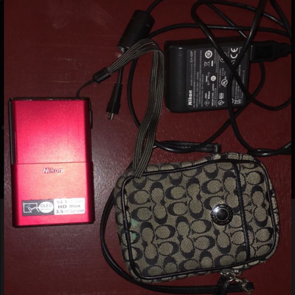 Nikon coolpix camera with case and cord